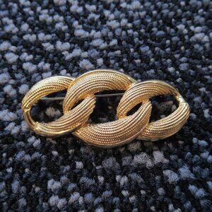 Vintage Napier Textured Gold Pleated Chain Link Pin Brooch 2.25" Long, Signed